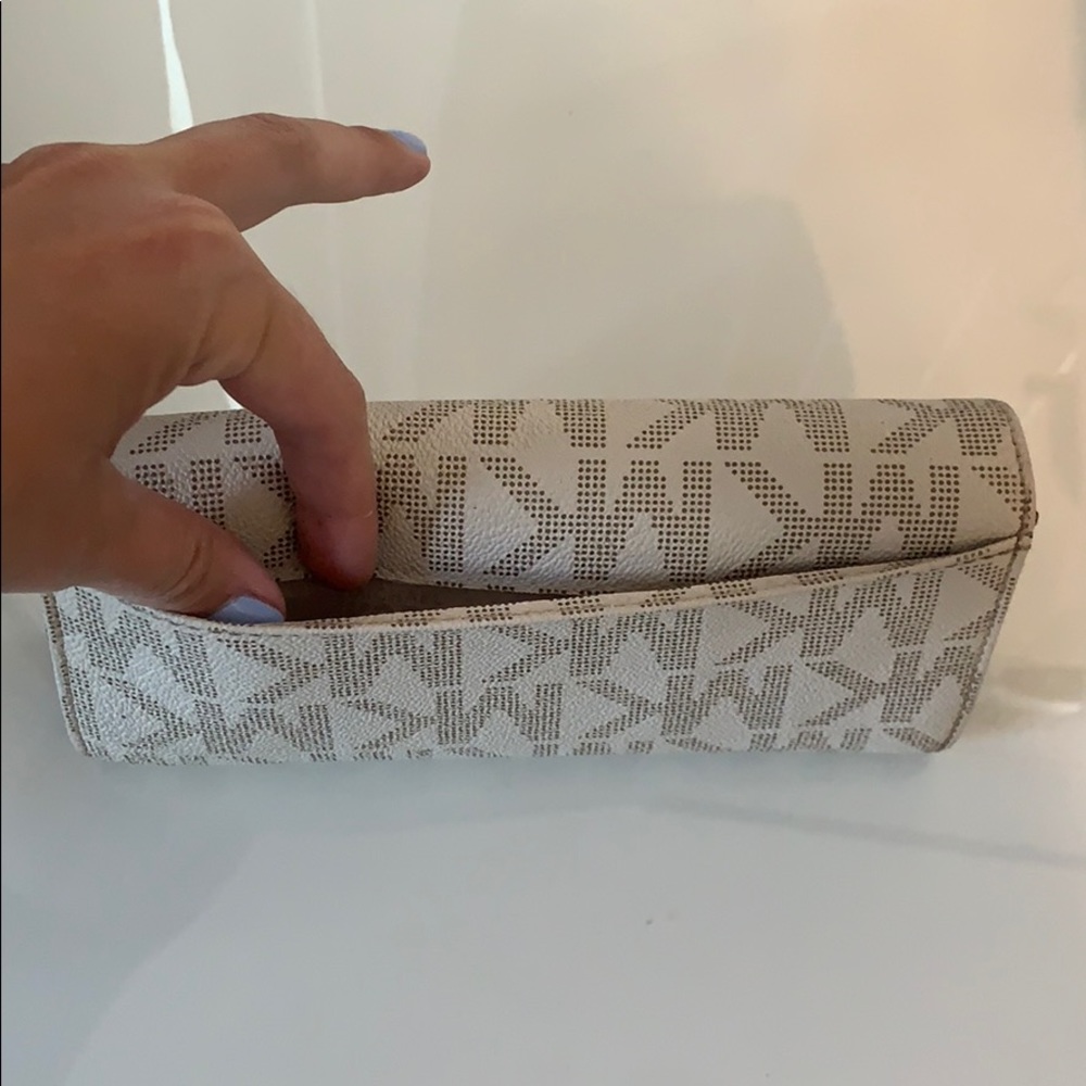 Michael Kors Wallet - Picture 3 of 8